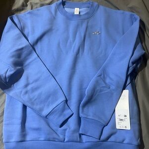 Alo yoga accolade sweatshirt. Size xs. NWT.